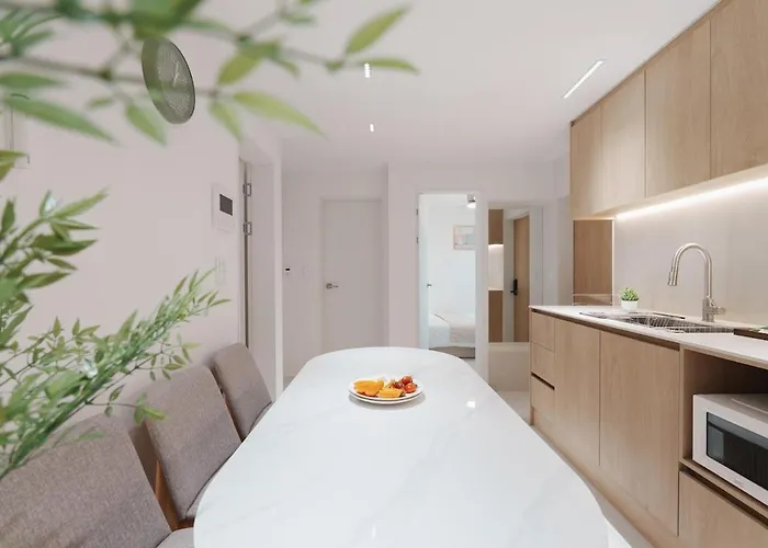 빌라 New Renovated, 홍대역6분, 방3침대4, 완벽한 청소! 서울특별시