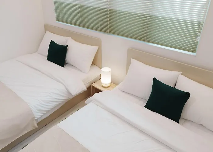 New Renovated, 홍대역6분, 방3침대4, 완벽한 청소! 빌라