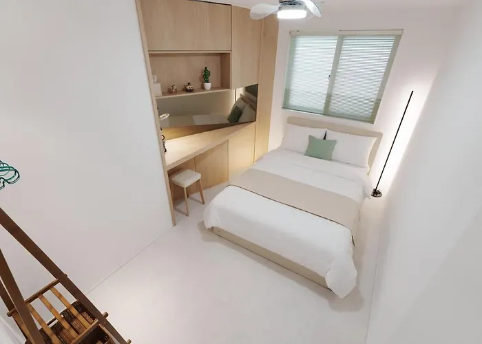 New Renovated, 홍대역6분, 방3침대4, 완벽한 청소! 빌라 *