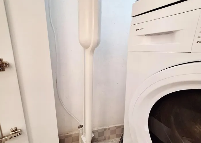 New Renovated, 홍대역6분, 방3침대4, 완벽한 청소! 빌라